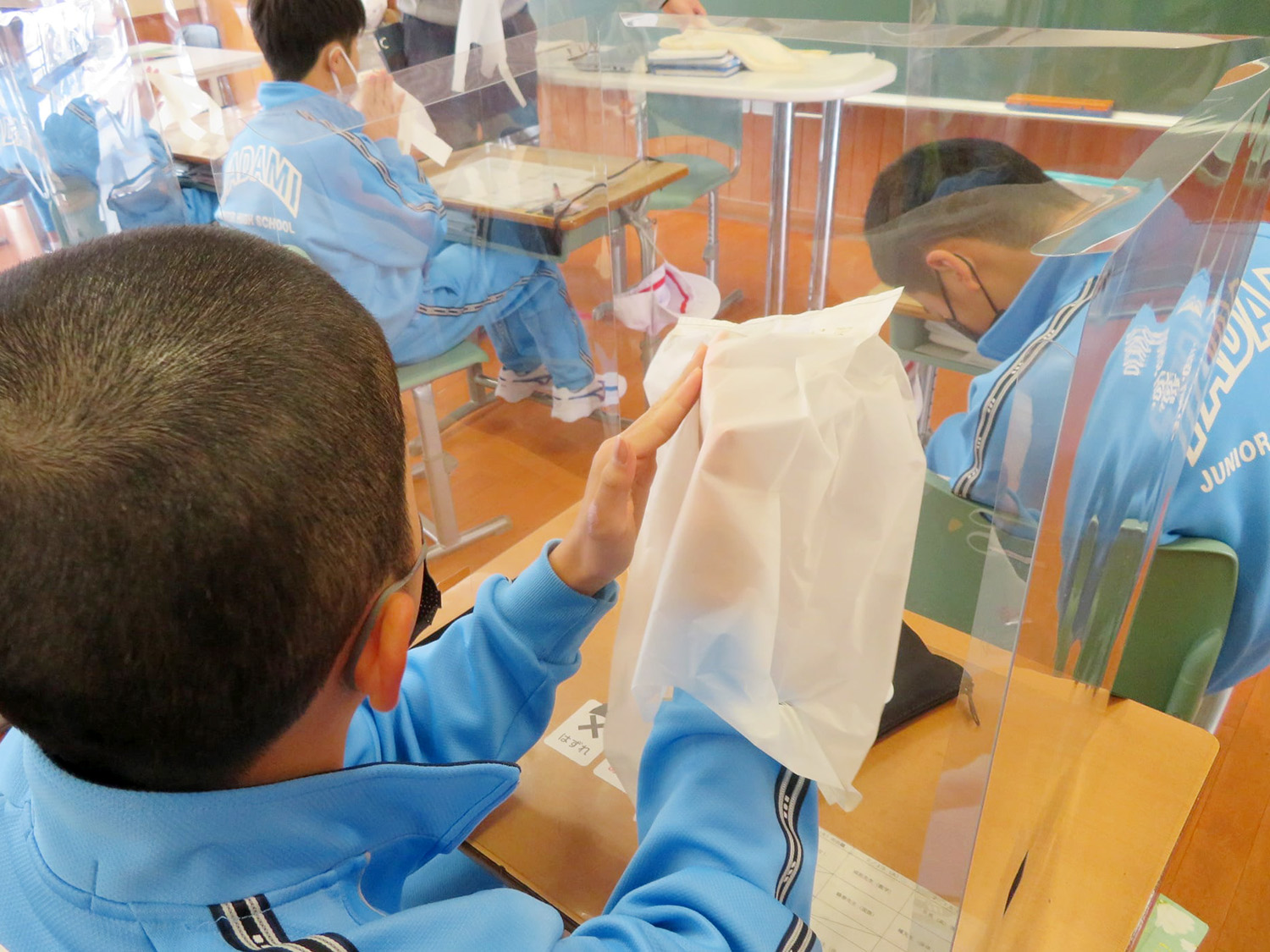 福島県只見中学校で、ライスレジン製レジ袋が教材として使われました